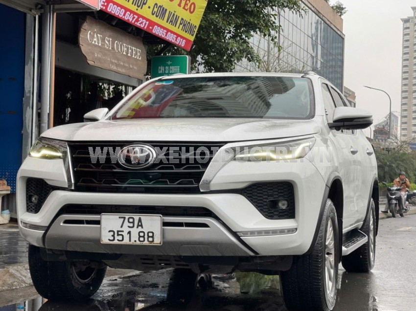 Toyota Fortuner 2.8V 4x4 AT 2021